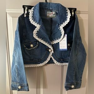 Jeans wear small cropped Jean jacket